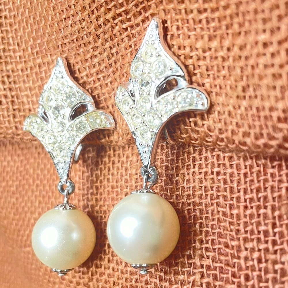 Vintage Sarah Coventry Faux Pearl and Clear Rhinestones Clip on Earrings